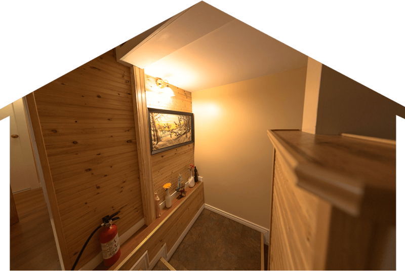 Holberg Pitstop lodging photo hallway